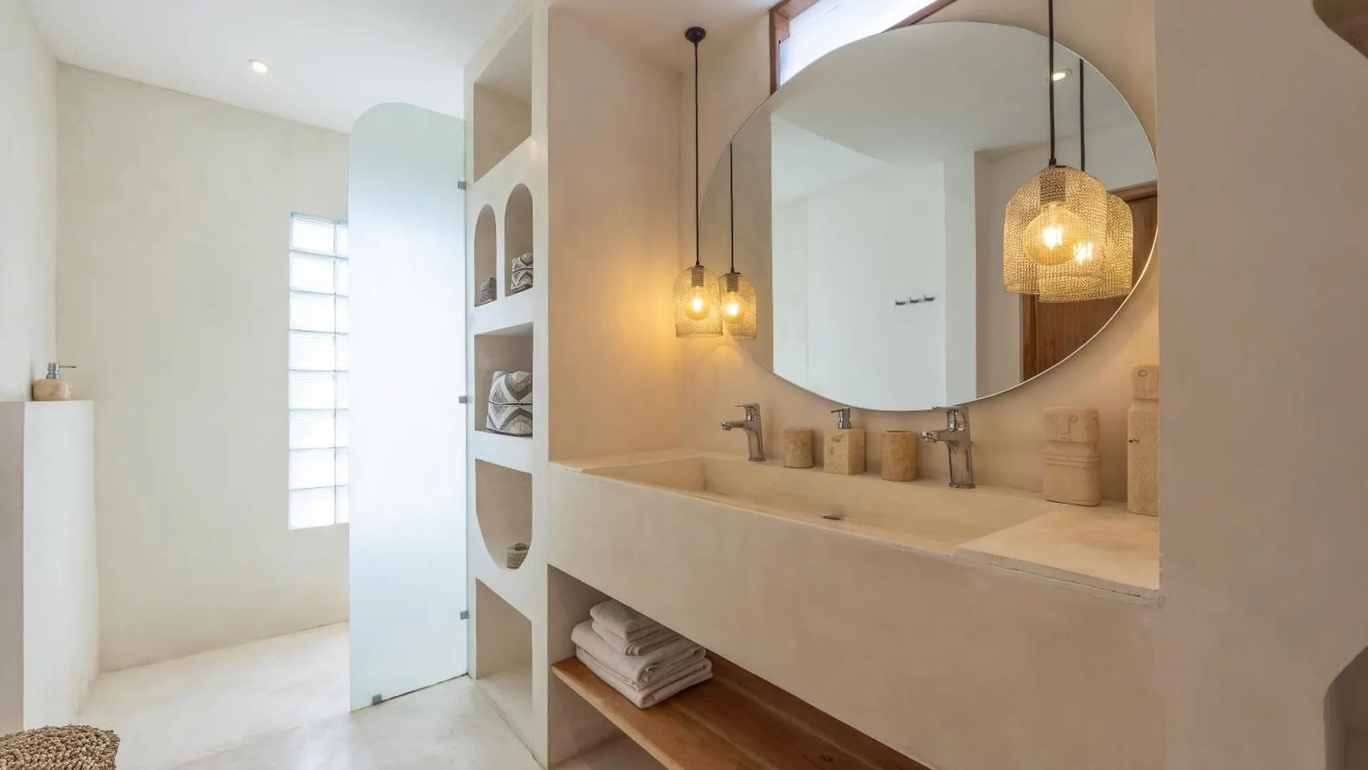 Turan Casa Tamira Seminyak Villa 0*,  Indonesien